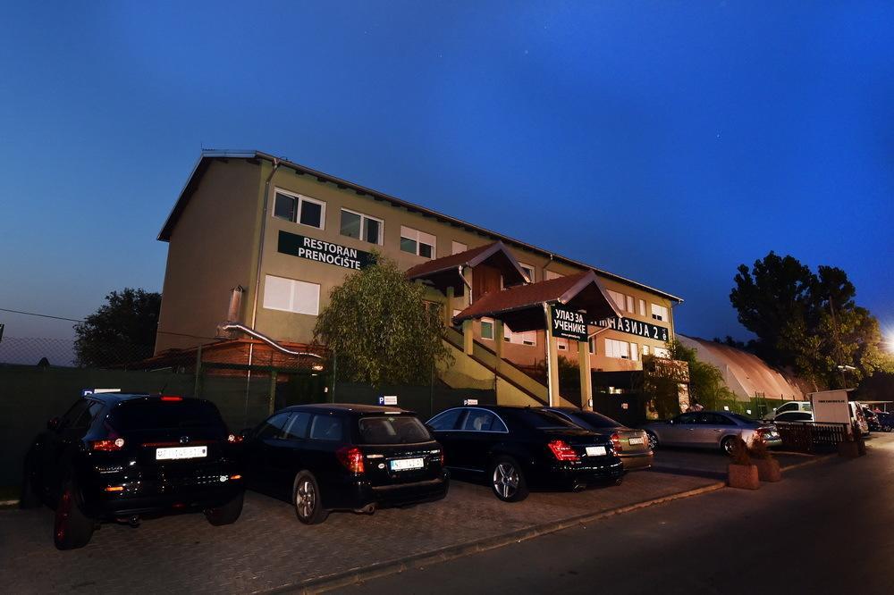 Meridiana Novi Sad Bagian luar foto