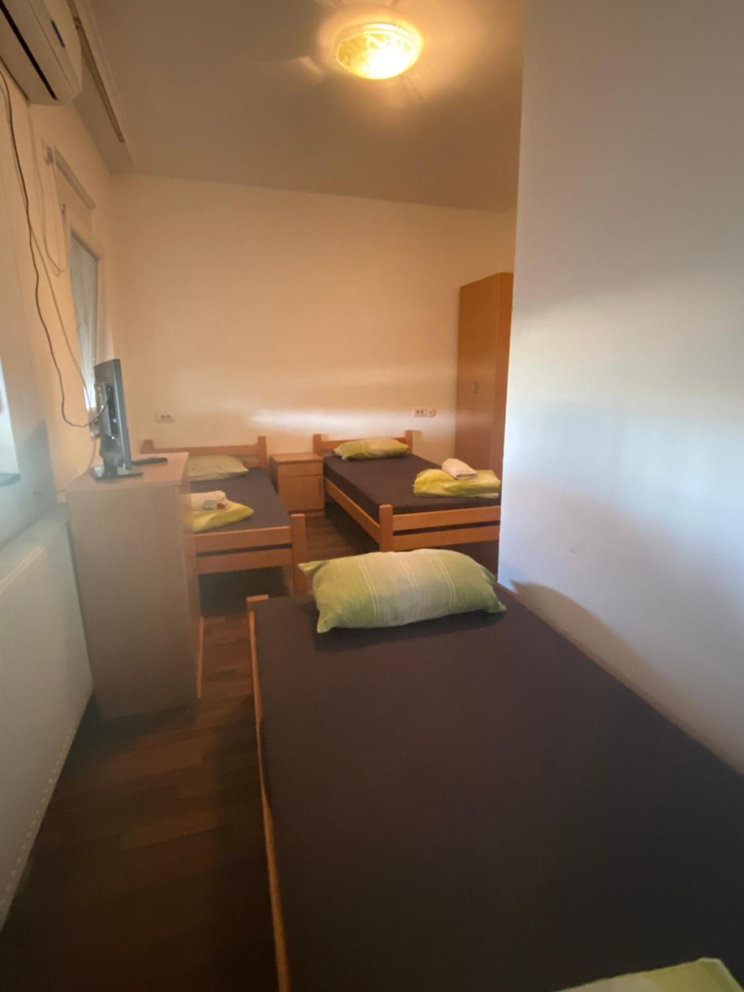 Meridiana Novi Sad Bagian luar foto