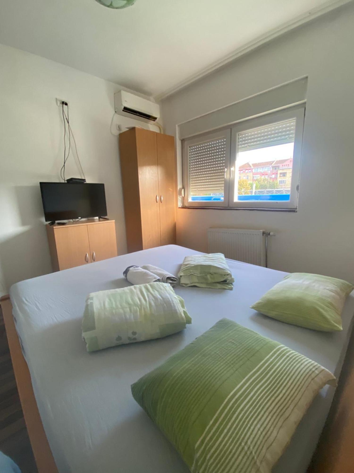 Meridiana Novi Sad Bagian luar foto