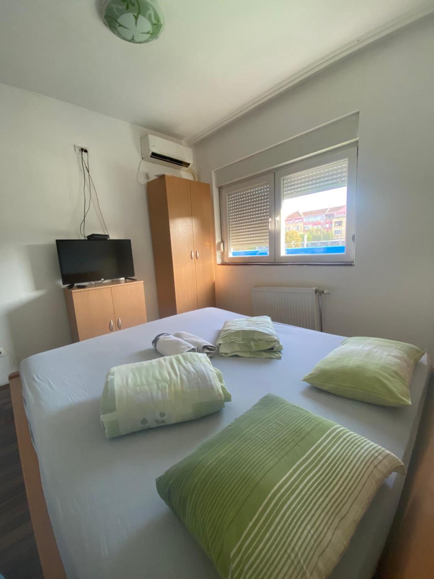 Meridiana Novi Sad Bagian luar foto