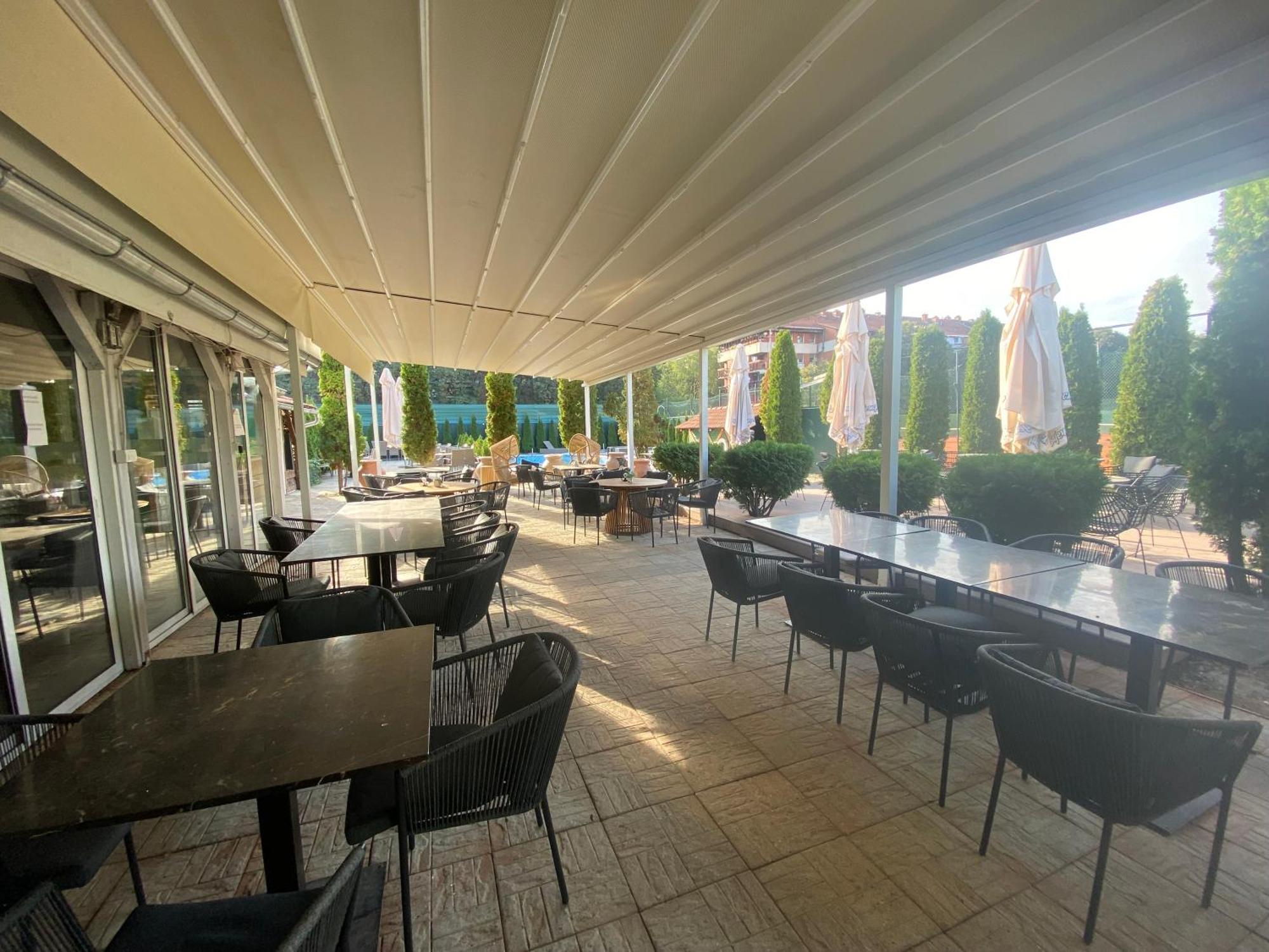 Meridiana Novi Sad Bagian luar foto
